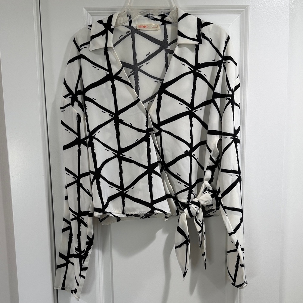 Stylish Black and White Geometric Blouse